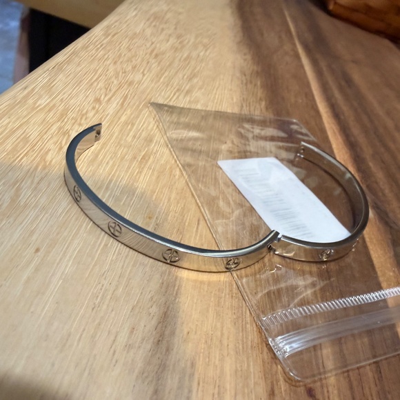 NWT OS SILVER TONE LOVE BRACELET - Picture 5 of 5